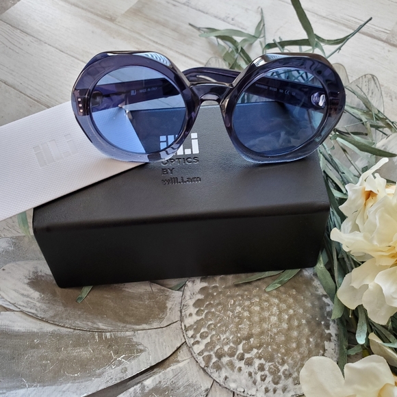 Sunglasses - Picture 3 of 10